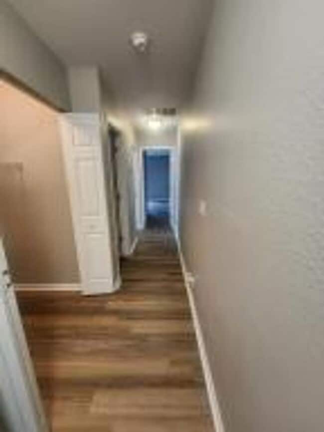 Building Photo - Spacious 3 Bedroom Townhome near Appian Way