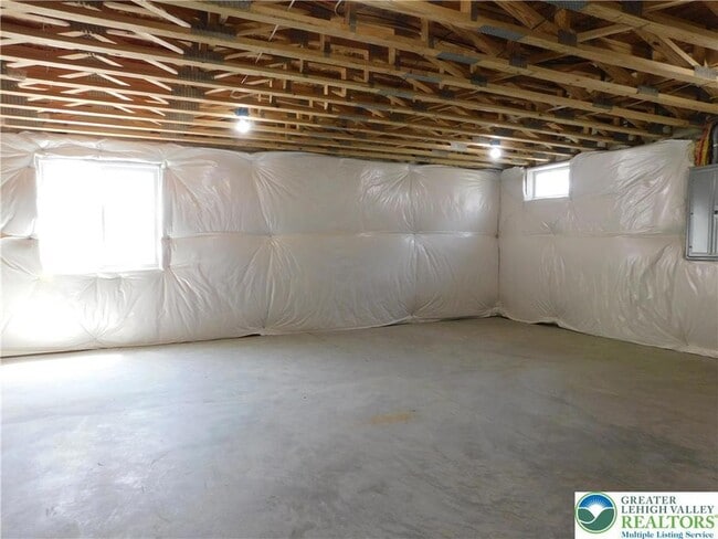 Building Photo - 1674 Best Pl