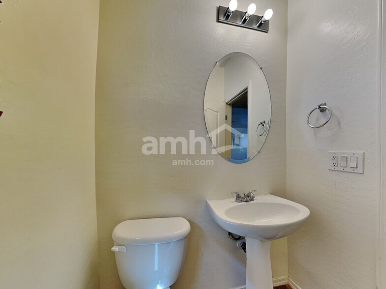 Building Photo - 18139 W Smokey Dr