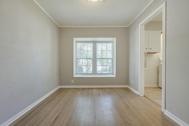 Building Photo - 2442 Oates Dr