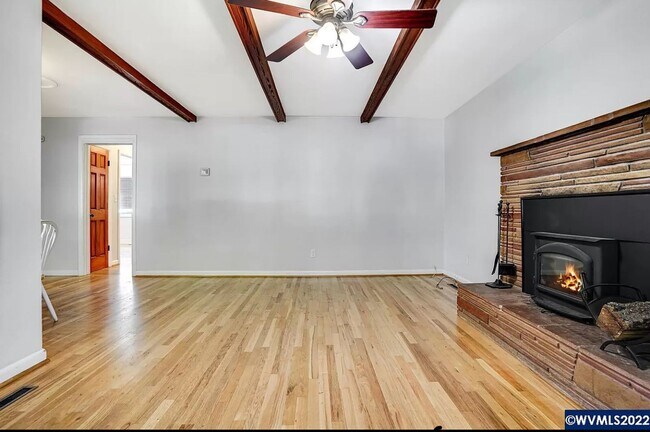 Building Photo - Available Now! 5 bedroom house with large yard and RV parking!