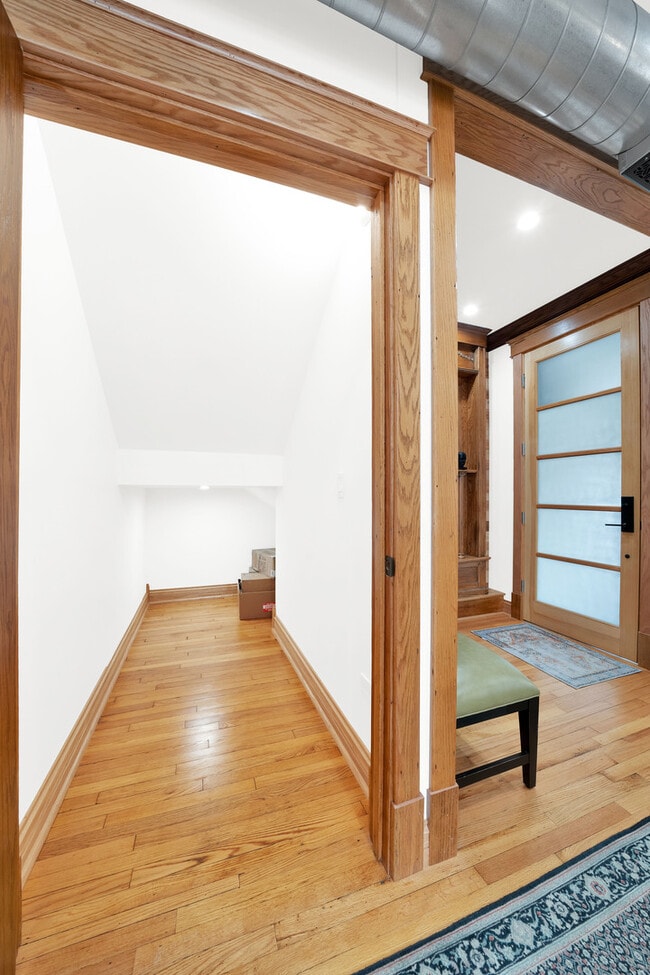 Building Photo - 1226 S 60th Ct