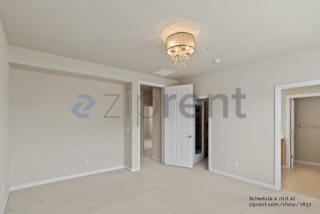 Building Photo - Unit