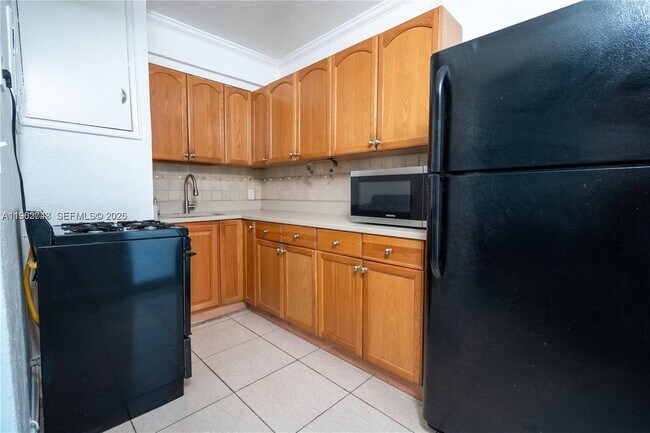 Building Photo - 7435 Harding Ave