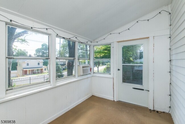 Building Photo - 151 Mt Kemble Ave