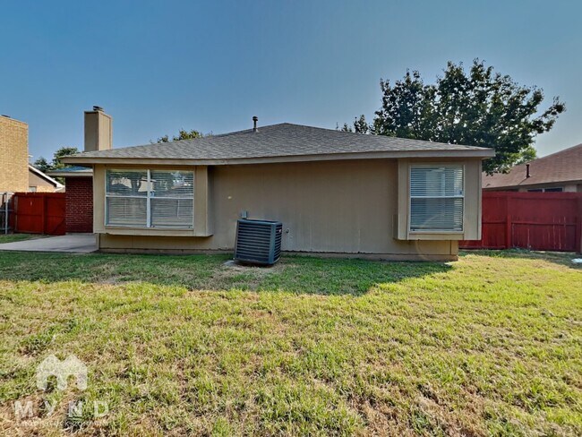 Building Photo - 4961 Briar Oaks Ln