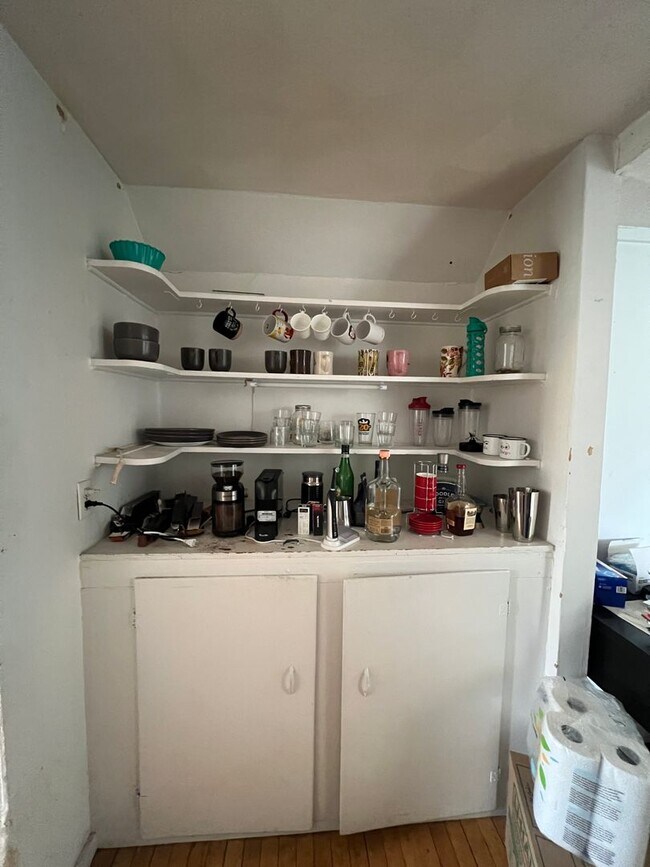 Building Photo - 9-11 Burnham St