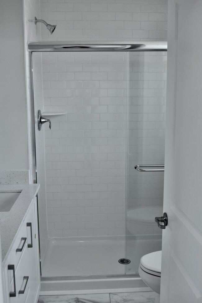 Building Photo - 725 Peony Ln