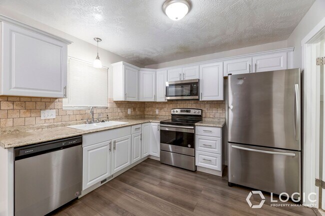 Building Photo - North Provo Duplex