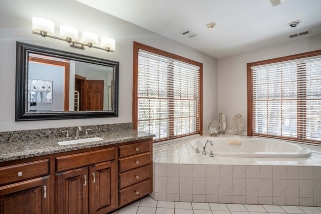 Building Photo - 3 Eton Pl