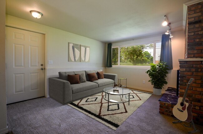 Building Photo - Fantastic location! 2 Bed, 2 Ba Unit with off street parking