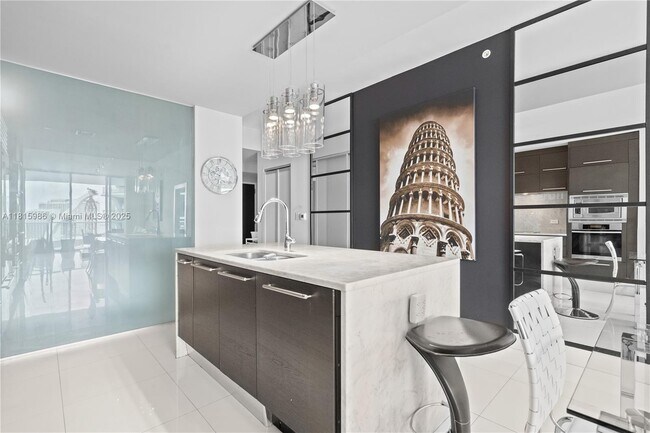 Building Photo - 900 Biscayne Blvd