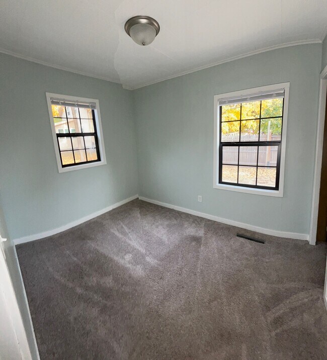 Building Photo - 1411 Portland Ave