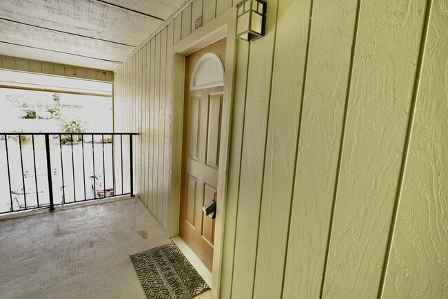 Building Photo - 3737 Loretto Rd