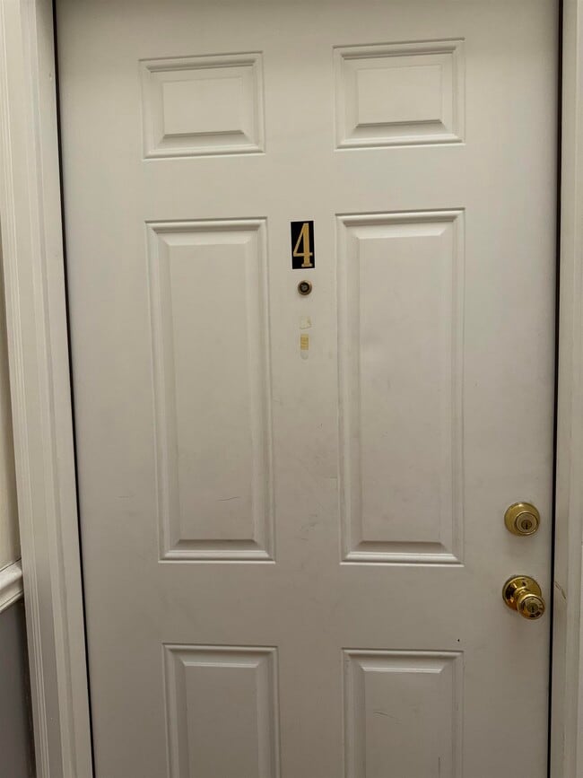 Building Photo - 998 Broadway