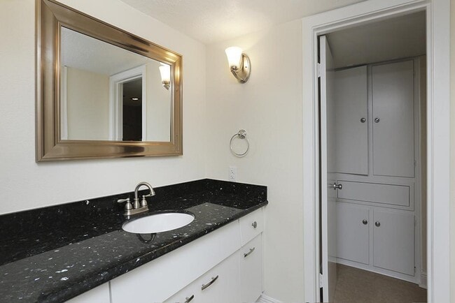 Building Photo - 3300 Yorktown St