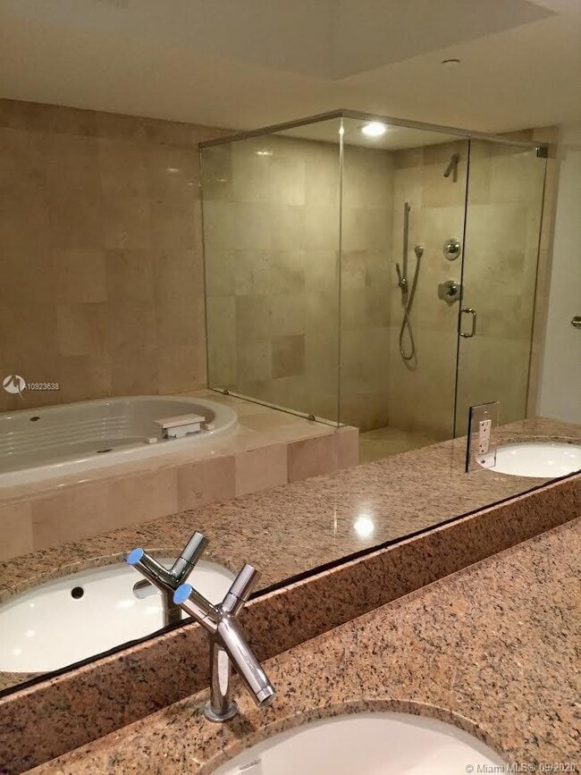 Building Photo - 17201 Collins Ave