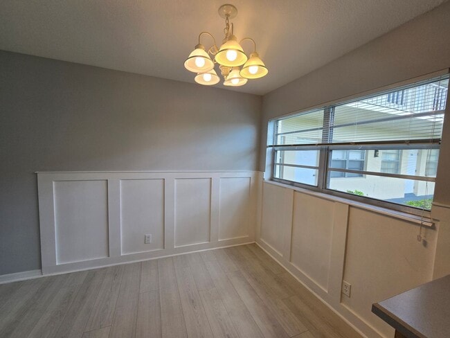 Building Photo - ANNUAL RENTAL - 55+ COMMUNITY 2/2 IN VISTA ROYALE