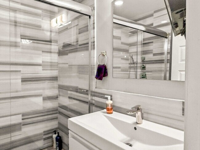 Building Photo - 606 S 2nd St