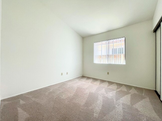Building Photo - Single Level in Shadowridge w/ A/C!
