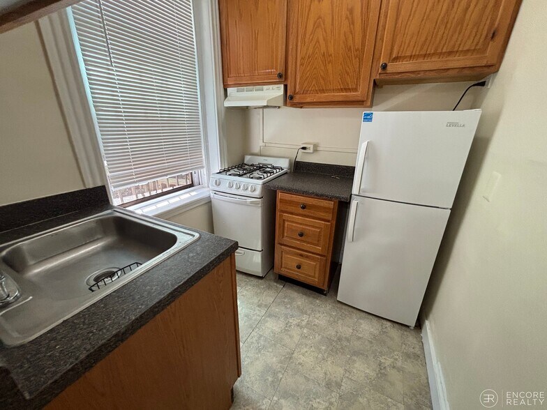 Building Photo - 364 Riverway
