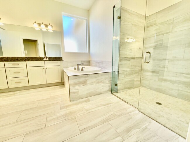 Building Photo - Three Bedroom Home in Washington Fields