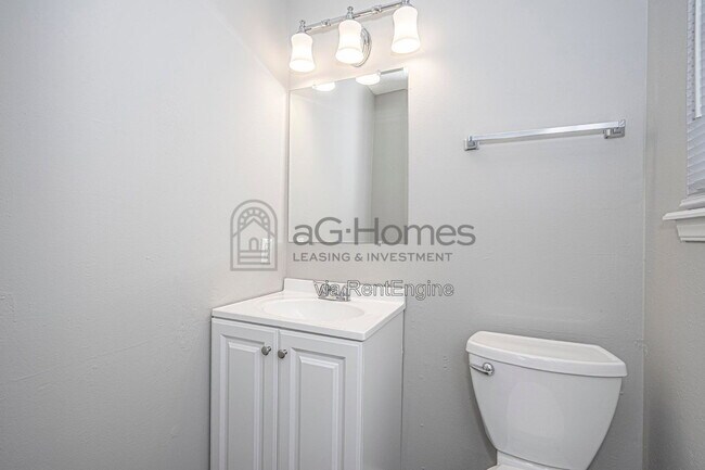 Building Photo - 4721 SE 50th St