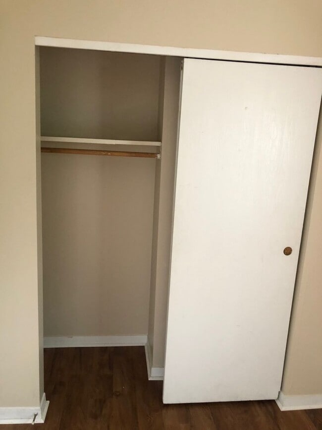 Building Photo - 3 bedroom, 2.5 bathroom townhome: Timber Ridge