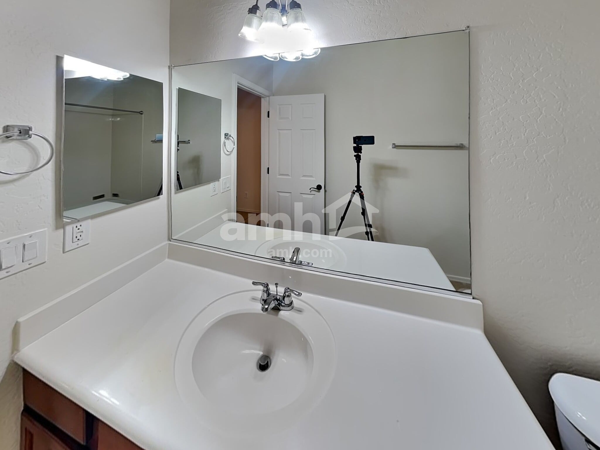 Building Photo - 15179 W Montecito Ave