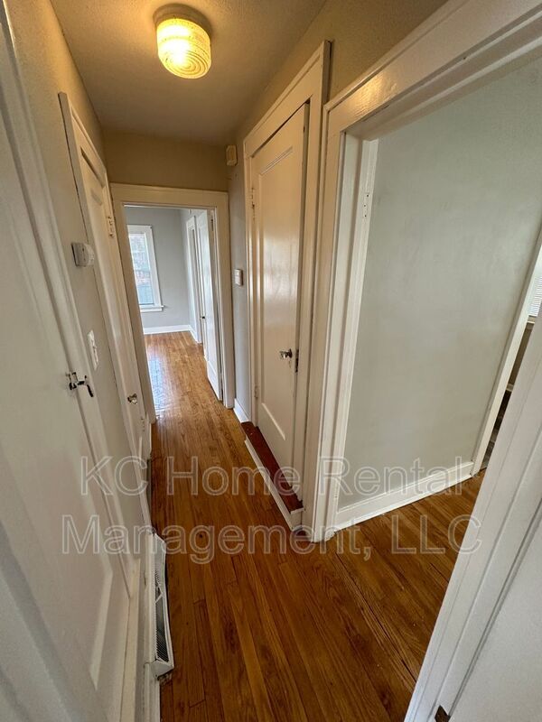 Building Photo - 402 Van Brunt Blvd