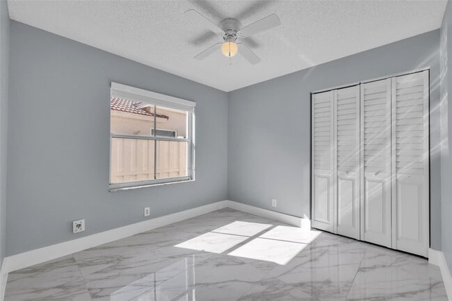 Building Photo - 716 Juniper Ln