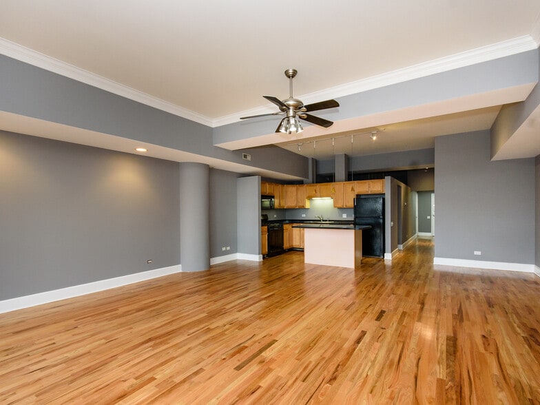 Building Photo - 165 N Canal St