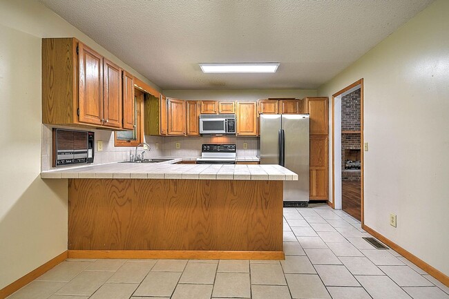 Building Photo - 3 Bedroom 3 Bathroom Home in Kingsport, TN