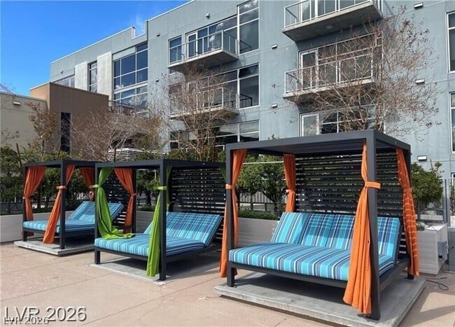 Building Photo - 353 E Bonneville Ave