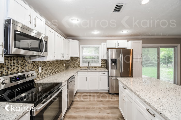 Building Photo - 1169 SE Magnolia Loop