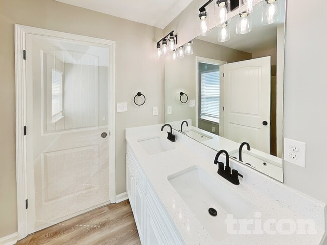 Building Photo - 295 Oak Meadows Dr