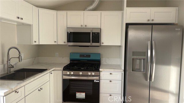 Building Photo - 314 S Broadway