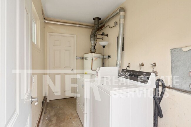 Building Photo - 1111 W St.-#4