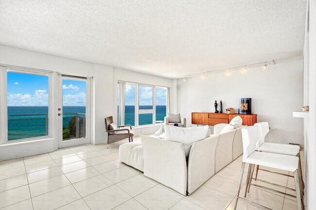 Building Photo - 2066 N Ocean Blvd