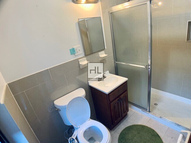 Building Photo - NO FEE 1BR HENRY STREET