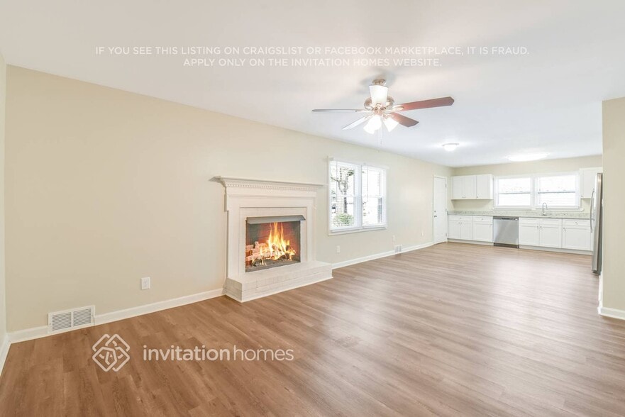 Building Photo - 3332 Bonneville Dr