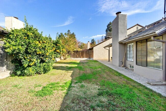 Building Photo - North Fresno 3/2