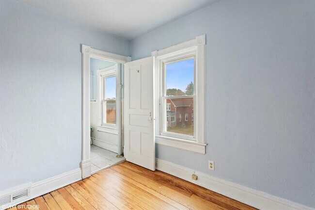 Building Photo - 1616 Washington St