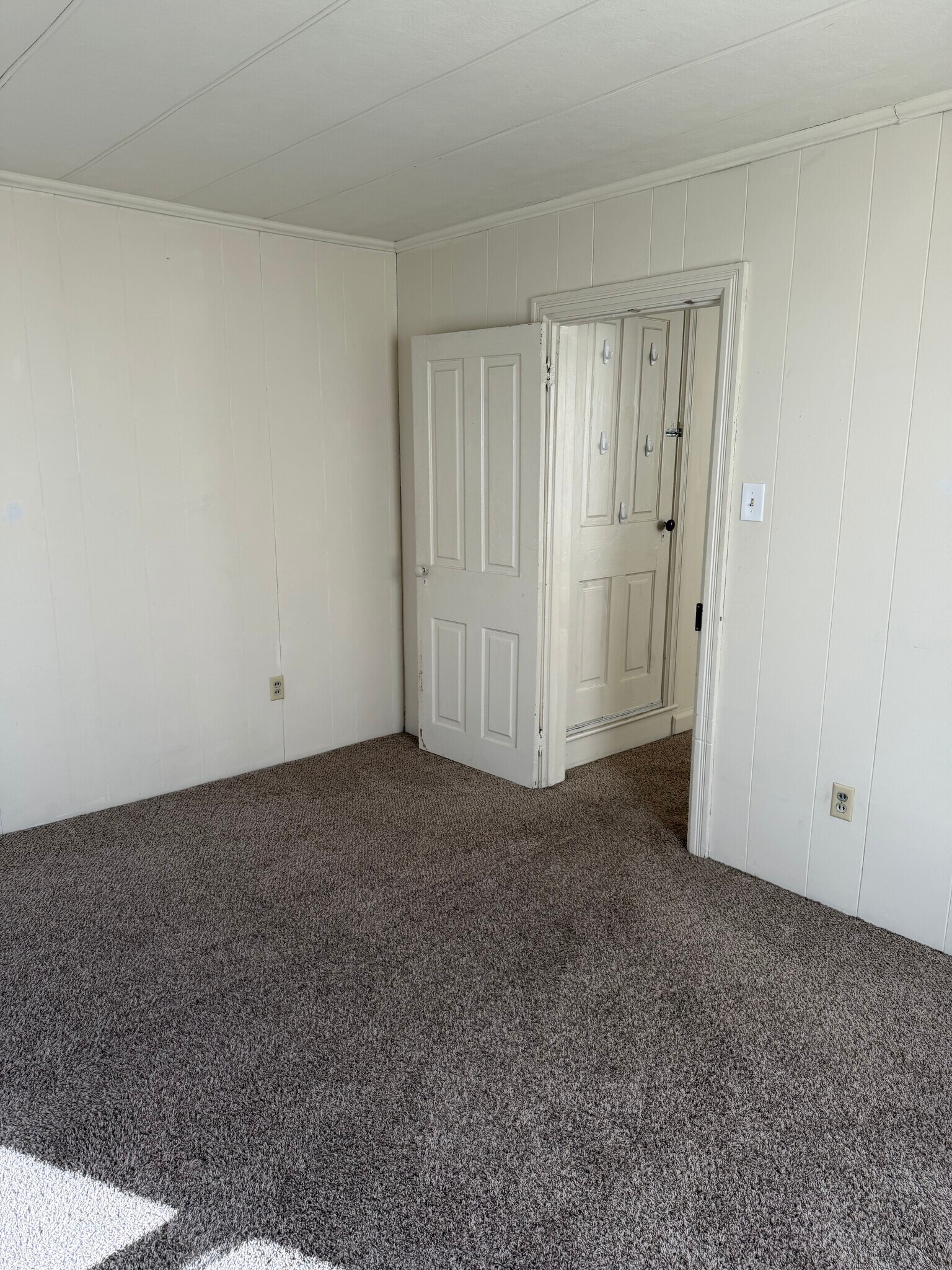 Building Photo - 230 Adelia St