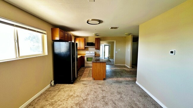 Building Photo - Quiet Guest House 2 Bed 1 Bath in the Coun...