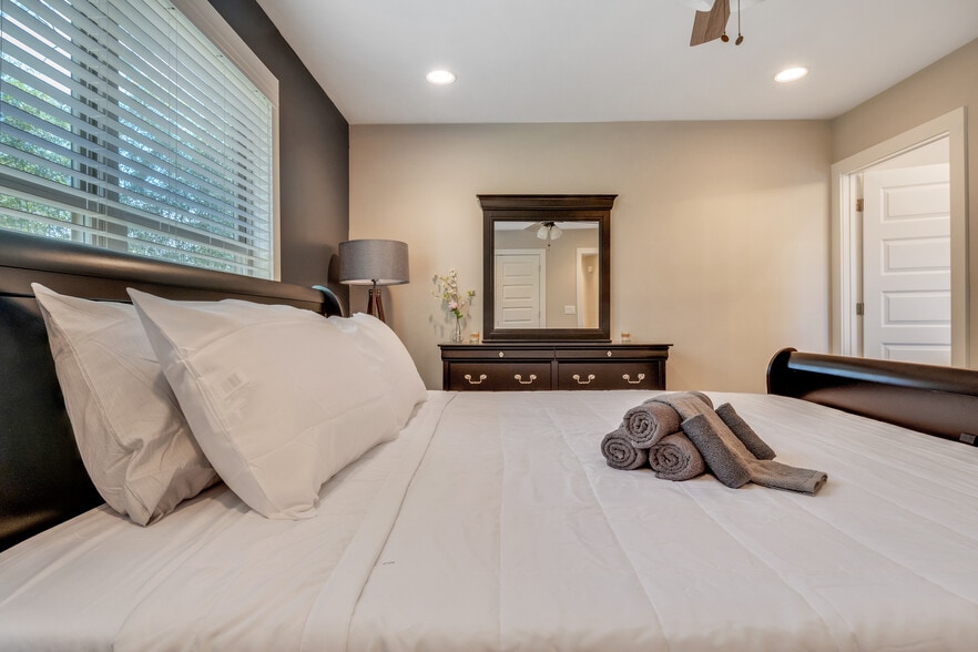 Building Photo - 764 Mary Ln