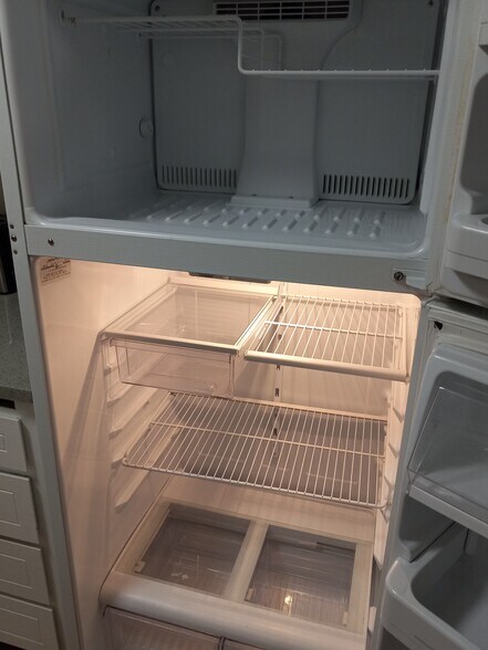Clean fridge - 2150-2160 Raynor St SE
