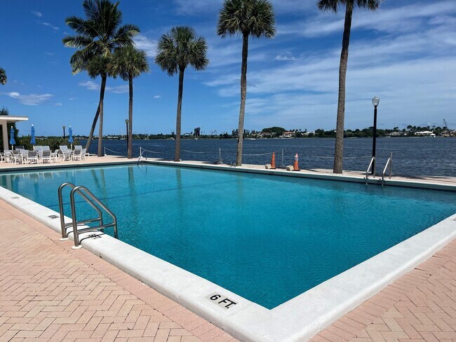 Building Photo - 2600 N Flagler Dr