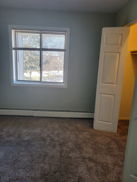 Building Photo - 258 E Bailey Rd