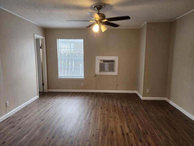 Building Photo - 7101 Guadalupe St